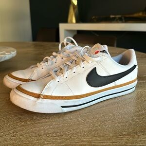 Nike Court Legacy : Women’s size 8.5 / Boys Youth 6.5